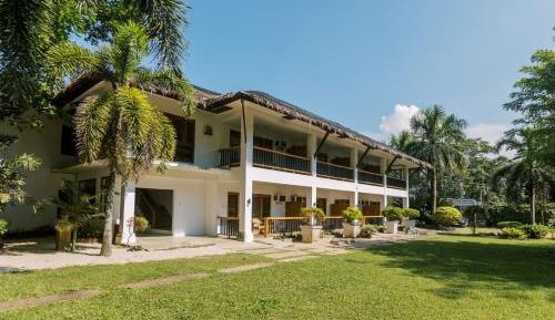 Semi Suite with Balcony and Garden View