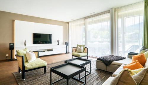 Apartment with Mountain View