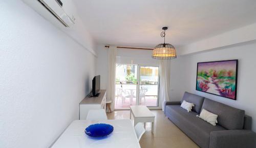 Two-Bedroom Deluxe Apartment with Balcony