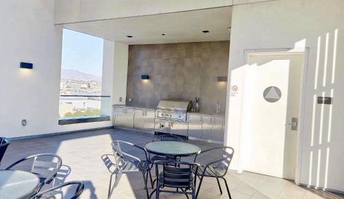 Deluxe One-Bedroom Apartment