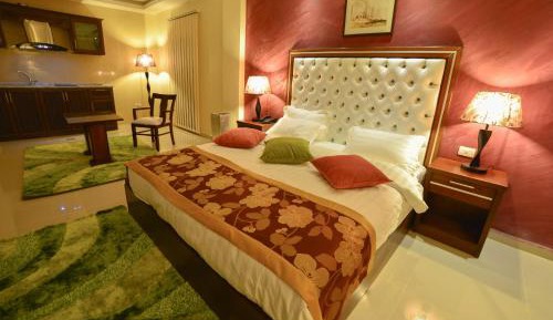 Deluxe Suite with Spa Bath