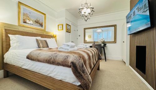 Two-Bedroom Deluxe Apartment