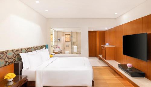 Deluxe Room King Bed