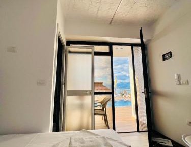 Deluxe Double or Twin Room with Pool Access