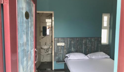 Deluxe Double Room (2 Adults + 1 Child)