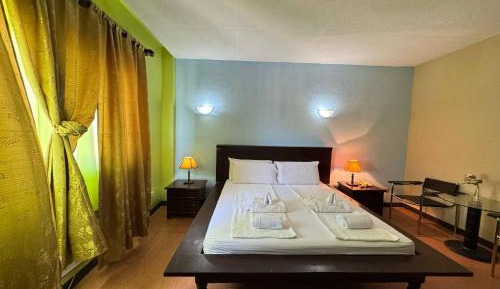 Deluxe Queen Room
