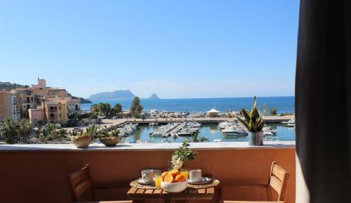 One-Bedroom Apartment with Sea View