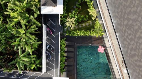 Apartment with Pool View 