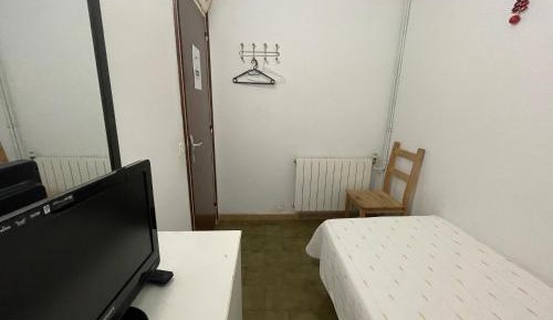 Single Room with Shared Bathroom