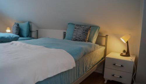 Single Room with Shared Bathroom