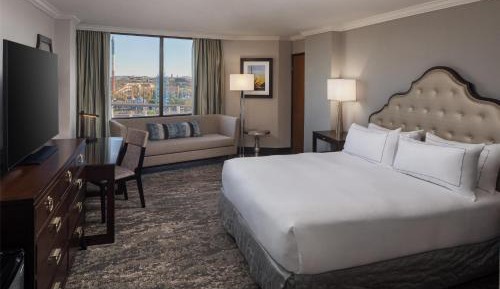 Parlor King Suite with Two Bathroom