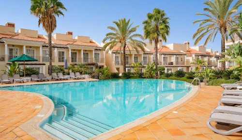 Apartment with Pool View 