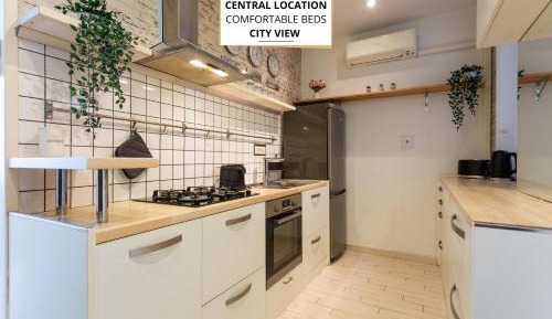 One-Bedroom Apartment with City View