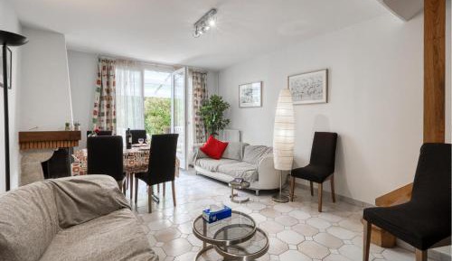 Three-Bedroom Holiday Home 