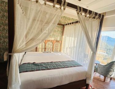King Room with Mountain View