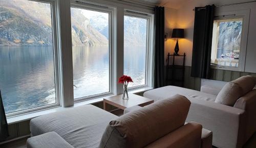 Two Bedroom-Apartment with Sauna and Fjord View