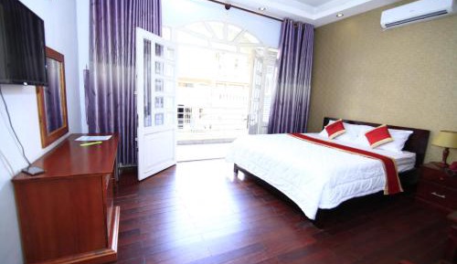 Deluxe Room (2 Adults + 1 Child)