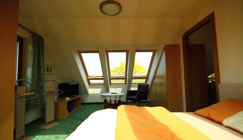 Two-Bedroom Apartment with balcony and Sea View (2 Adults + 2 Children)