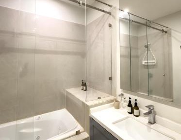 Deluxe One-Bedroom Apartment