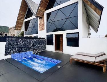 Villa with Garden View