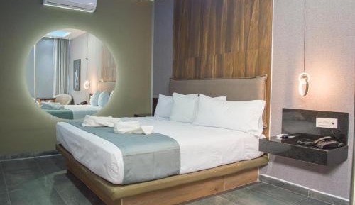 Superior King Suite