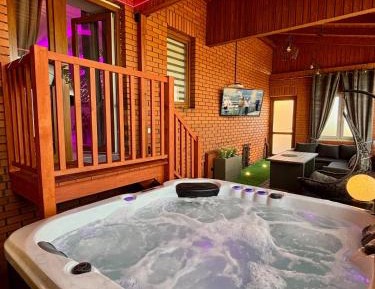 Deluxe Suite with Spa Bath