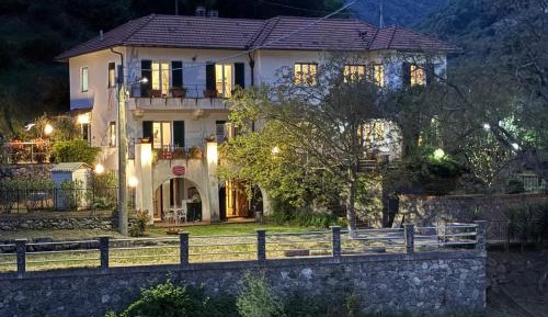 Villa with Garden View