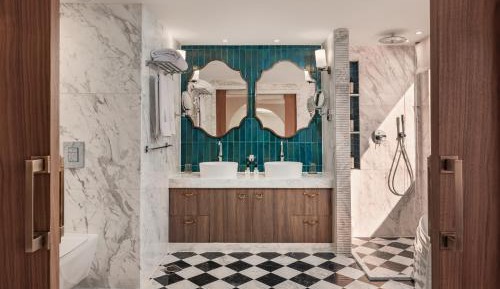 King Room with Spa Bath