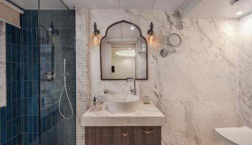 Deluxe Double Room (2 Adults + 1 Child)