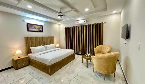 Deluxe Double Room (2 Adults + 1 Child)