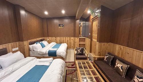 Deluxe Family Room