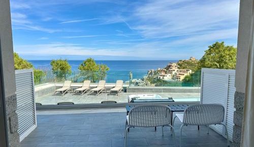 Double or Twin Room with Sea View