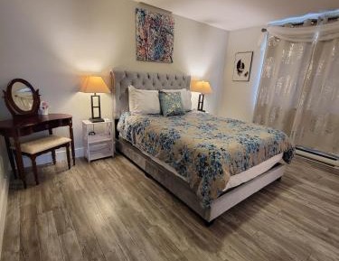 Queen Room with Garden View