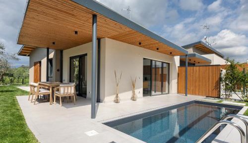 Villa with Garden View