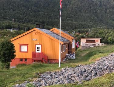 Deluxe Double Room (2 Adults + 1 Child)