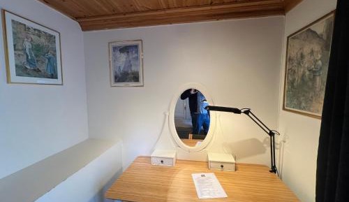 Single Room with Shared Bathroom