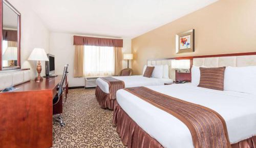 Queen Room with Two Queen Beds - Non-Smoking
