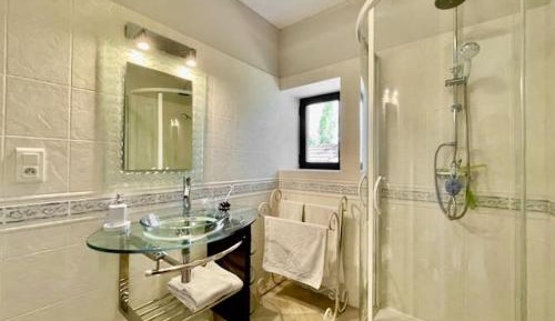 One-Bedroom Apartment with Terrace