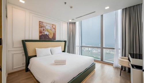 Four-Bedroom Luxury Apartment