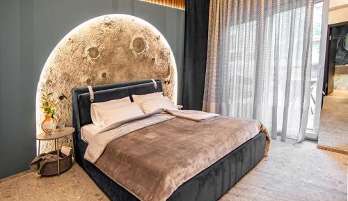 Deluxe One-Bedroom Apartment with Garden View