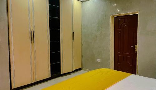Deluxe One-Bedroom Apartment