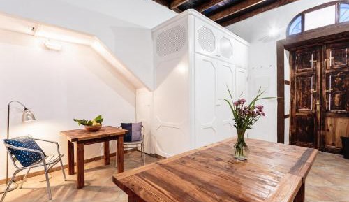 Queen Studio