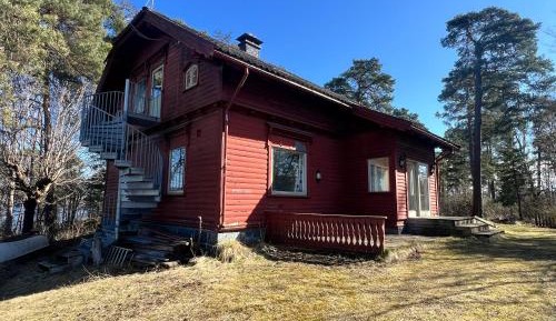 Seven-Bedroom House