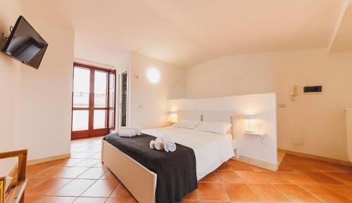 Superior One-Bedroom Apartment with Balcony