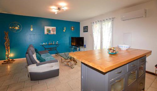 One-Bedroom Holiday Home