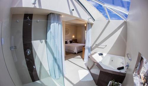 Queen Suite with Spa Bath