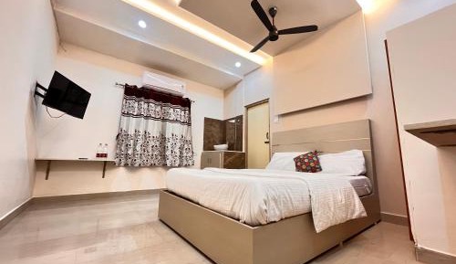 Deluxe Queen Room
