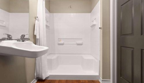 One-Bedroom Queen Suite with Mobility Access and Roll-In Shower, Non-Smoking
