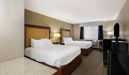 Queen Room with Two Queen Beds - Poolside