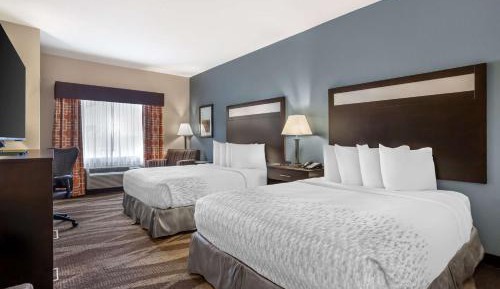 Queen Room with Two Queen Beds and Bath Tub - Disability Access